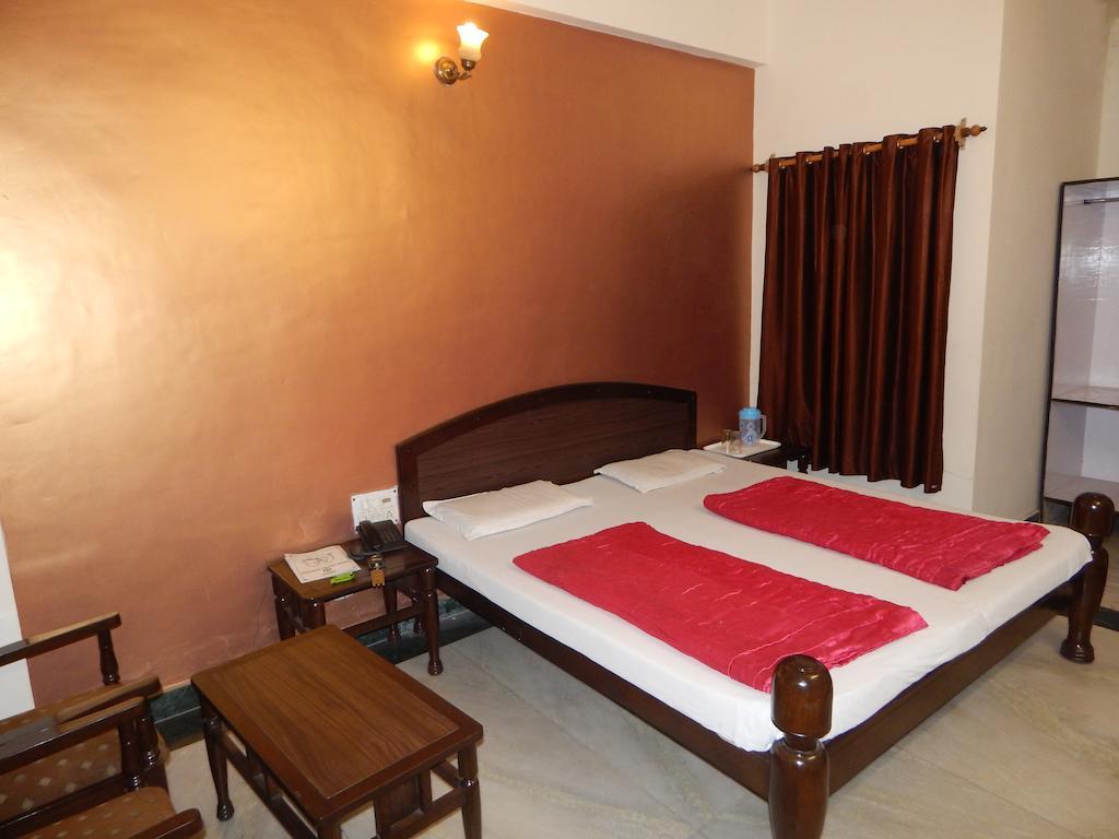 Hotel Chitra Heritage Haridwar Room photo