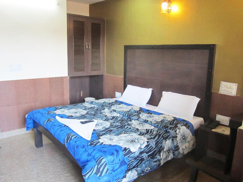 Hotel Chitra Heritage Haridwar Room photo